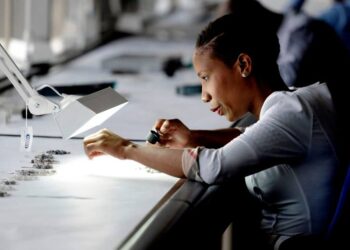 De Beers and Botswana strike deal on diamond sales after tense talks