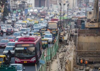 Indian electric-car hailing upstart takes on Uber