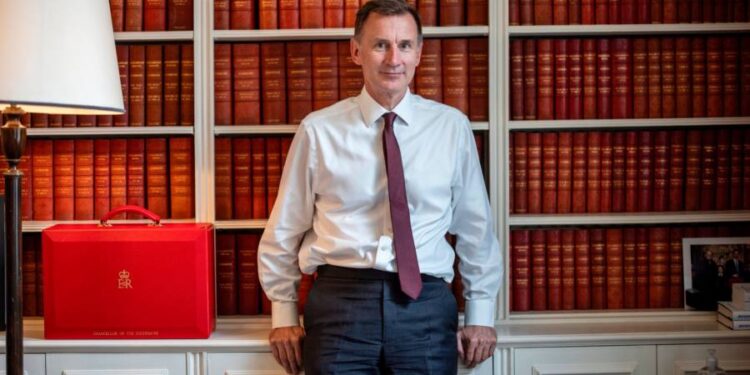 Hunt looks to City of London to bolster UK growth