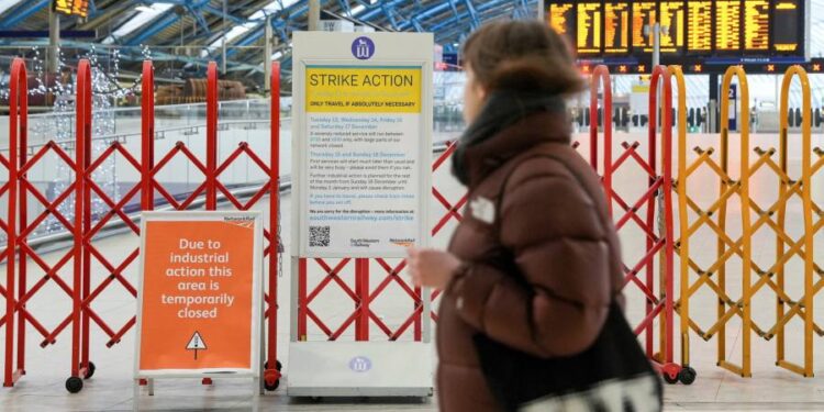 Network Rail refuses bonuses for staff who went on strike