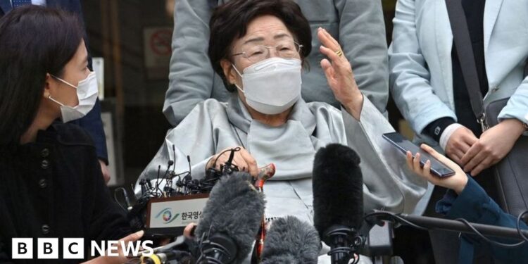 Japan ordered to compensate wartime 'comfort women' – BBC