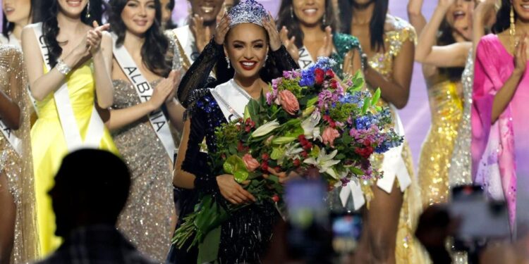Utah’s Noelia Voigt crowned Miss USA 2023 | Nation & World News