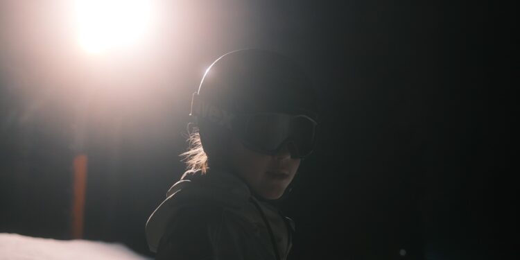 Solar-Powered ‘Smart’ Clothing Could Rapidly Heat or Cool Your Body