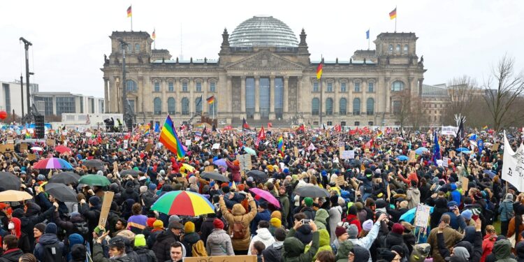 120,000 people gather in Berlin to protest against right-wing extremism | World News