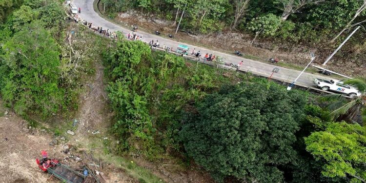 15 killed after truck falls into ravine in Philippines | World News