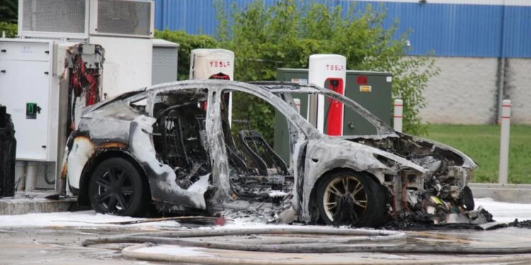 Tesla Vehicle Burns to a Crisp at Supercharger Station