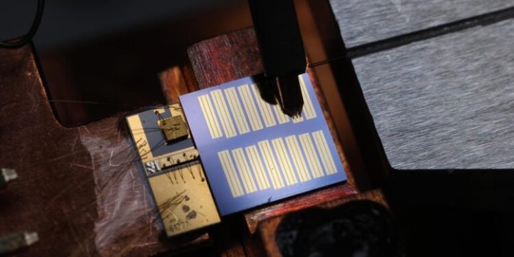 Revolutionizing Light: The Breakthrough Frequency Comb Transforming Photonics