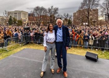 AOC To Join Bernie Sanders On The Entire West Coast Fighting Oligarchy Tour