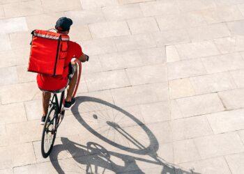 Can immune cell ‘couriers’ deliver Alzheimer’s therapy?