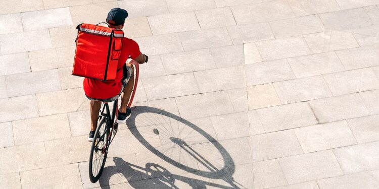 Can immune cell ‘couriers’ deliver Alzheimer’s therapy?