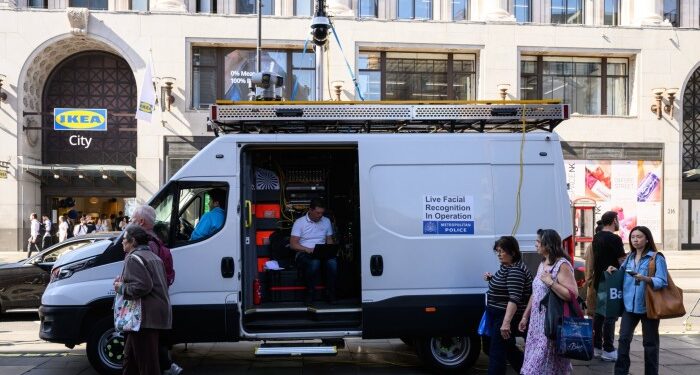 UK must toughen regulation of facial recognition, say AI experts