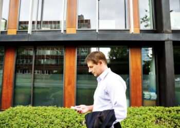 Using Cisco Controllers to Meet Financial Regulatory Requirements