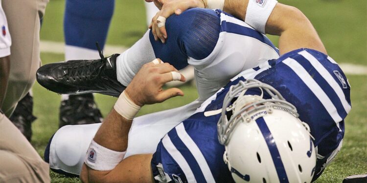 Shorter rest between games may set NFL players up for knee injury