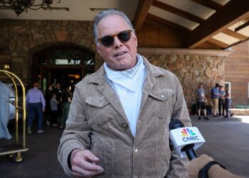 Warner Bros to cut David Zaslav’s pay package following shareholder rebuke