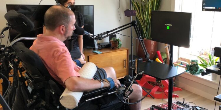 A Man With ALS Can Speak and Sing Again Thanks to a Brain Implant and AI-Synthesized Voice