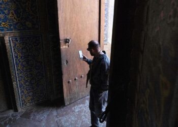 Iran’s Internet Blackout Adds New Dangers for Civilians Amid Israeli Bombings