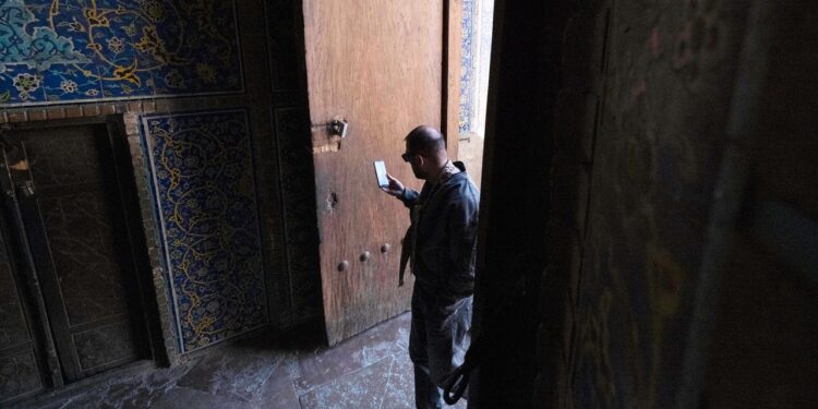 Iran’s Internet Blackout Adds New Dangers for Civilians Amid Israeli Bombings