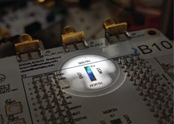 World’s First Hybrid Chip Combines Electronics, Photonics, and Quantum Power