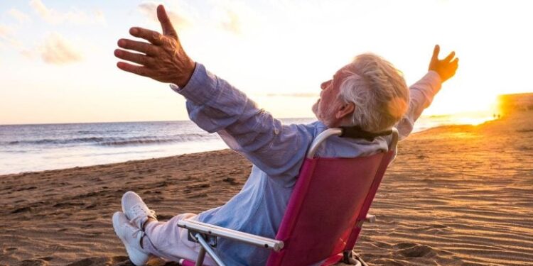 New Research Reveals Living by the Ocean Could Add a Year to Your Life