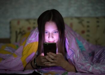 The Surprising Ways Nighttime Light Wrecks Your Brain and Body