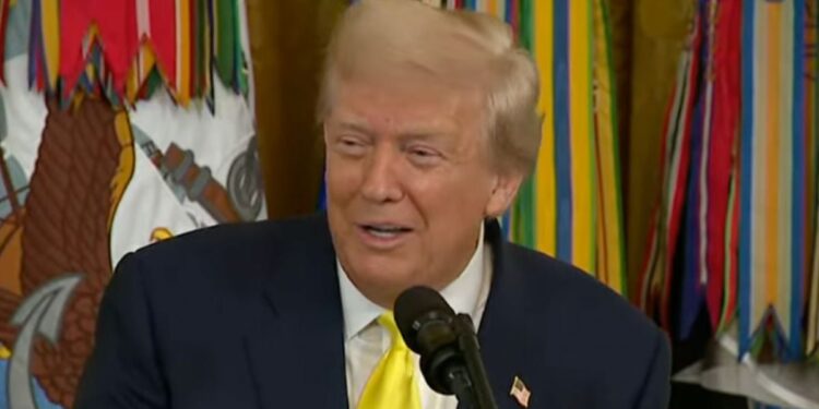 Trump Orders Banks To Stop Discriminating Against Conservatives