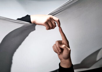 Fabric that mimics skin gives robots sense of touch