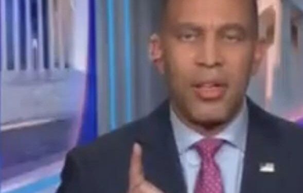 Hakeem Jeffries Busts Mike Johnson For Lying About Not Having The Votes To Extend Obamacare Subsidies