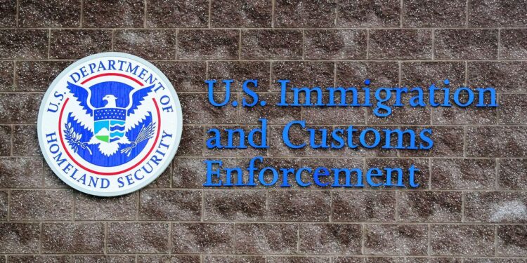 DHS Kept Chicago Police Records for Months in Violation of Domestic Espionage Rules