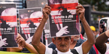 Trump plays dumb about drug trafficker he pardoned