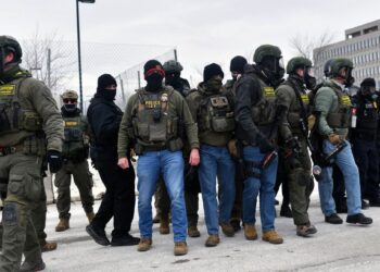 ICE Pretends It’s a Military Force. Its Tactics Would Get Real Soldiers Killed