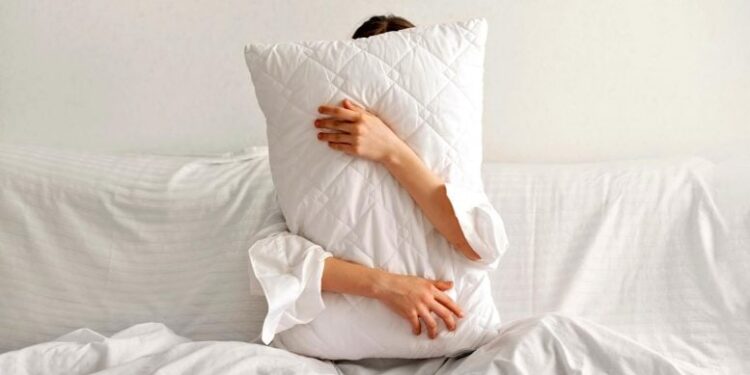 The Surprising Reason You Might Want To Sleep Without a Pillow